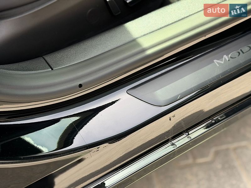 Седан Tesla Model 3 2023 в Ровно