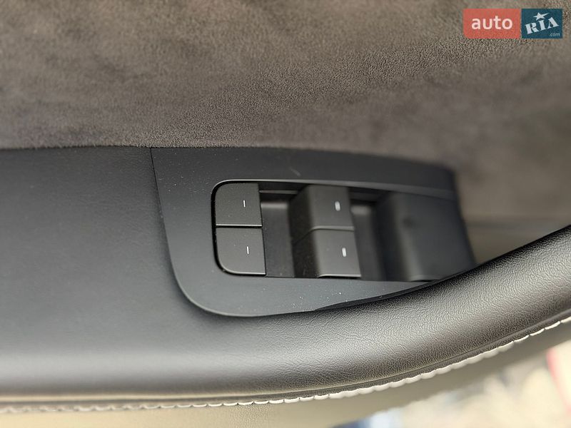 Седан Tesla Model 3 2023 в Ровно