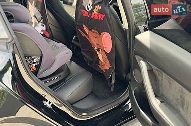 Седан Tesla Model 3 2023 в Ровно