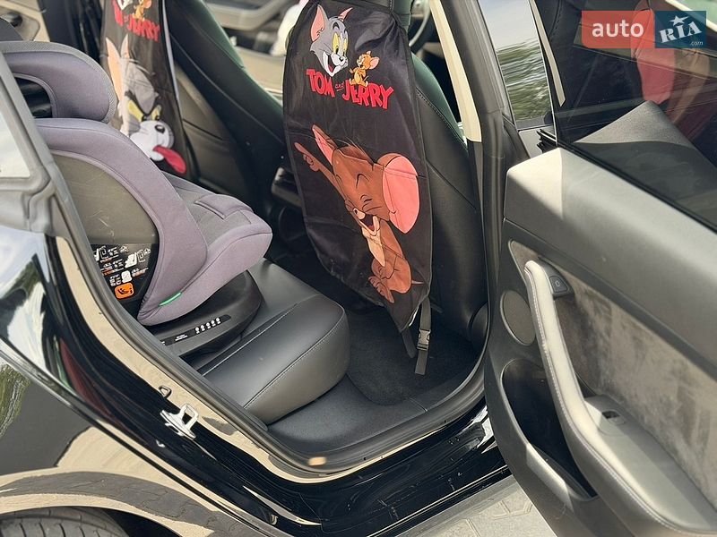 Седан Tesla Model 3 2023 в Ровно