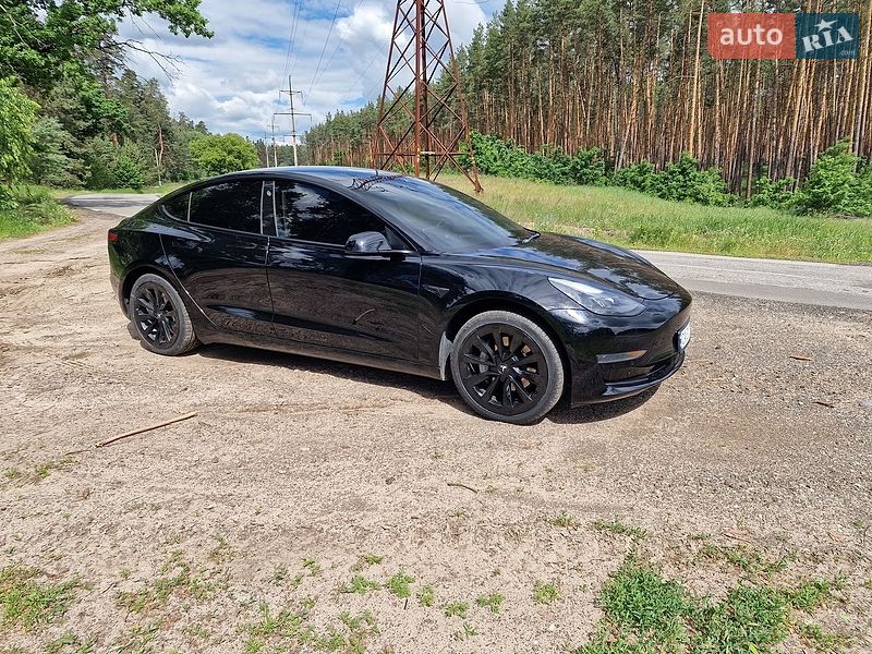 Седан Tesla Model 3 2022 в Черкасах