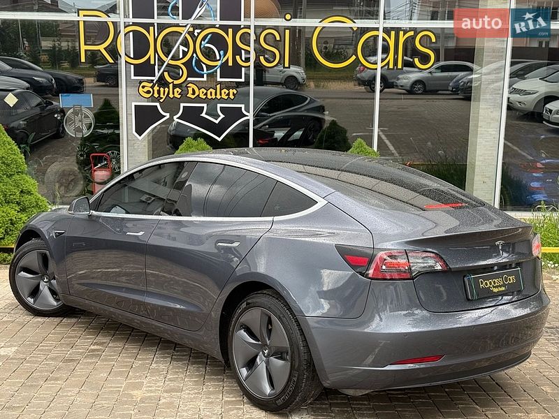 Седан Tesla Model 3 2020 в Одесі