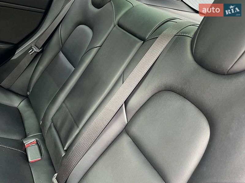 Седан Tesla Model 3 2020 в Коростене