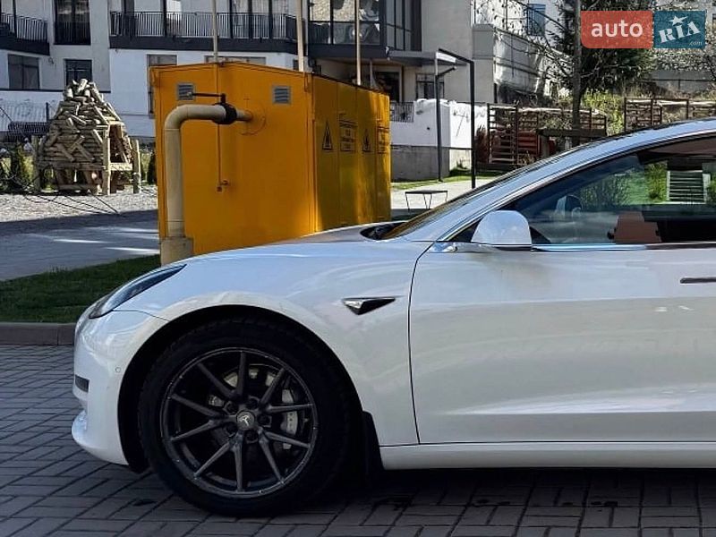 Седан Tesla Model 3 2018 в Львове фото 14 Седан Tesla Model 3 2018 в Львове