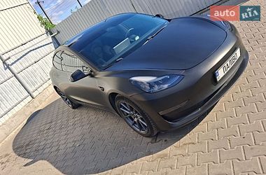 Седан Tesla Model 3 2021 в Киеве