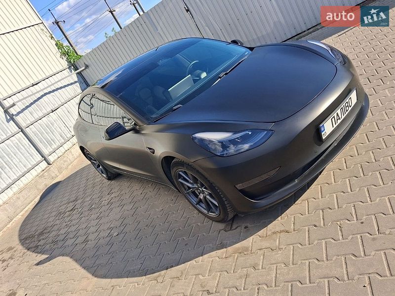 Седан Tesla Model 3 2021 в Киеве