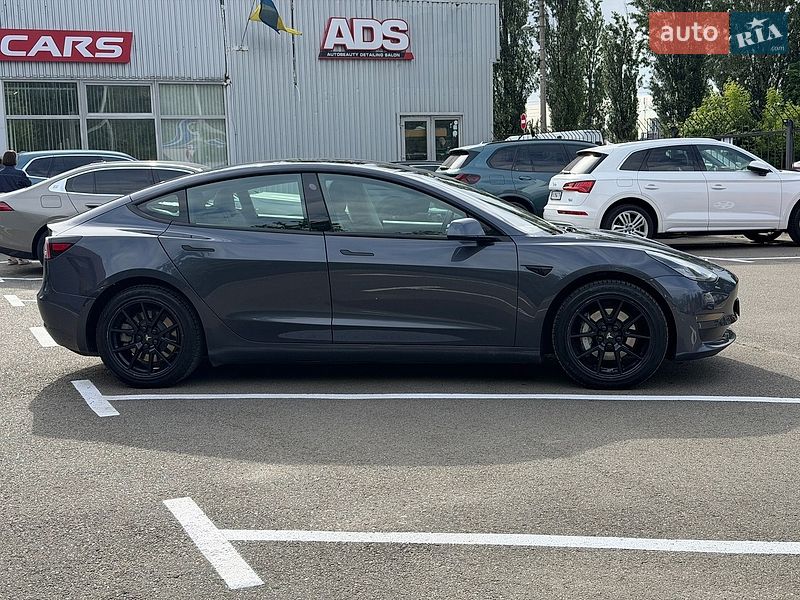 Седан Tesla Model 3 2021 в Киеве