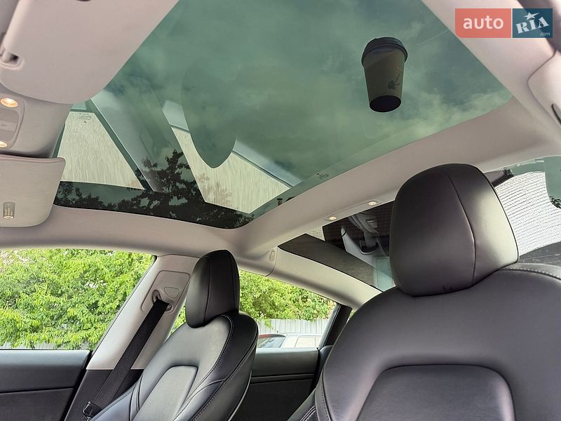 Седан Tesla Model 3 2021 в Киеве