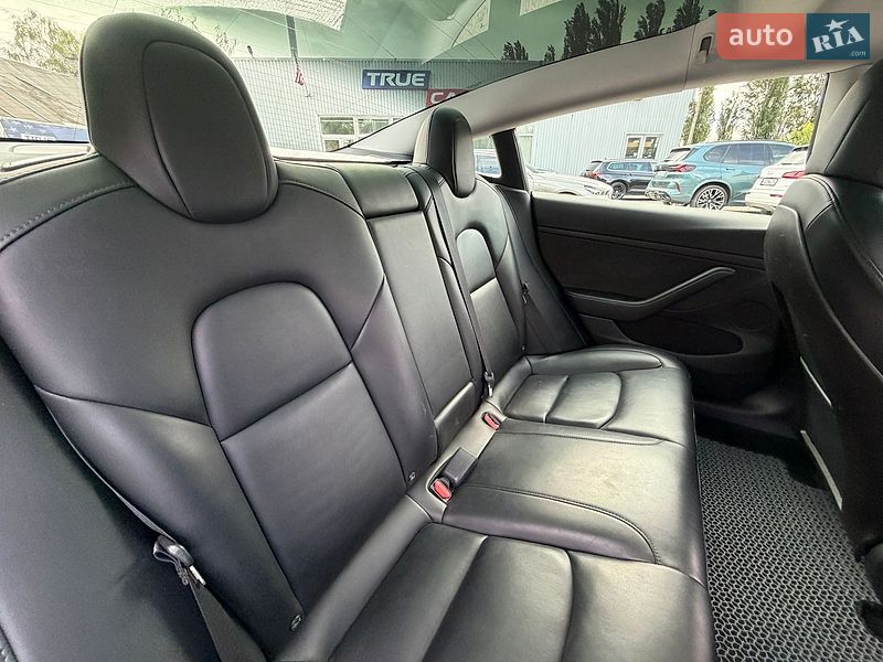Седан Tesla Model 3 2021 в Киеве