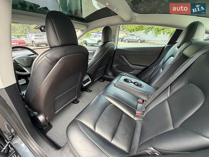 Седан Tesla Model 3 2021 в Киеве