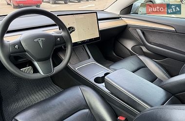 Седан Tesla Model 3 2021 в Киеве