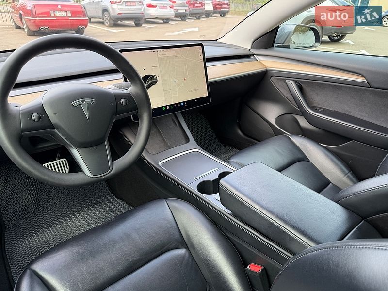 Седан Tesla Model 3 2021 в Киеве