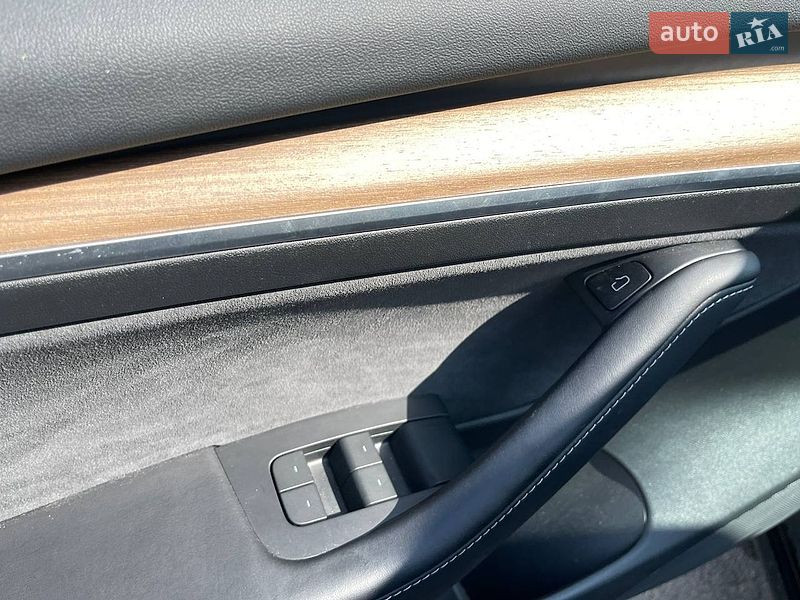 Седан Tesla Model 3 2021 в Києві