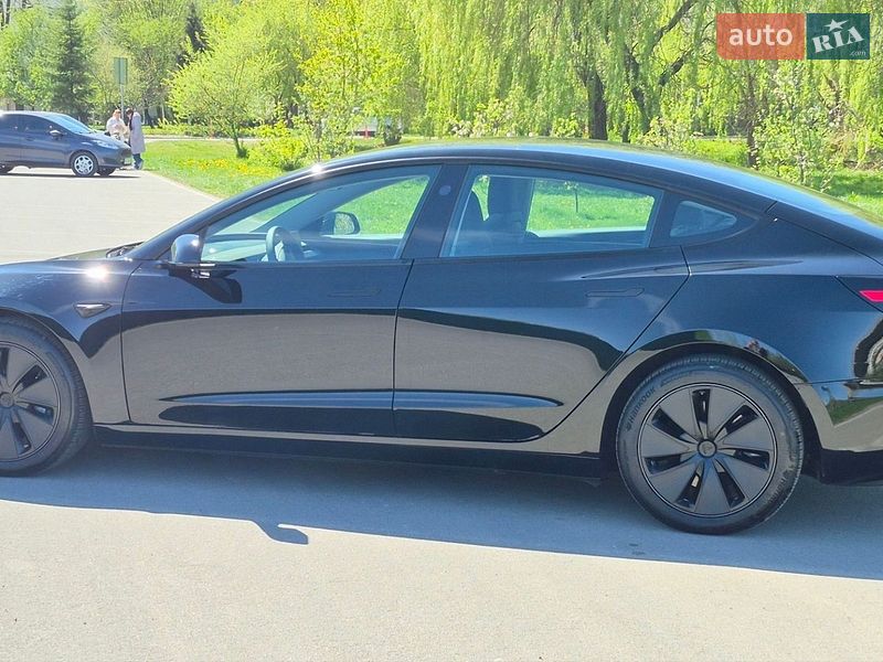Седан Tesla Model 3 2024 в Ивано-Франковске