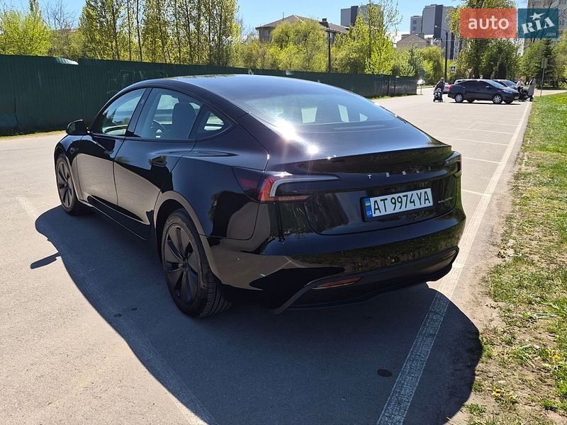 Седан Tesla Model 3 2024 в Ивано-Франковске