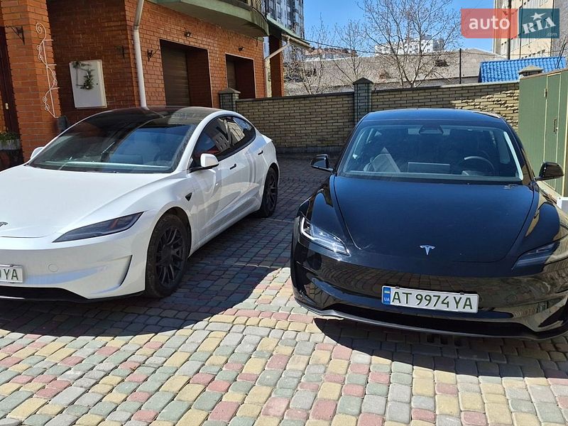 Седан Tesla Model 3 2024 в Ивано-Франковске