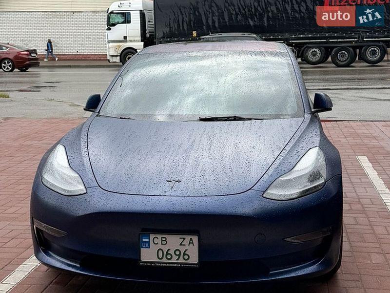 Седан Tesla Model 3 2022 в Чернигове