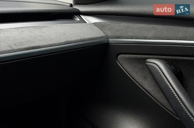 Седан Tesla Model 3 2022 в Чернигове