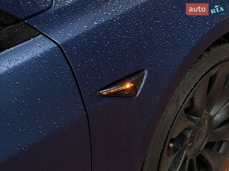 Седан Tesla Model 3 2022 в Чернигове