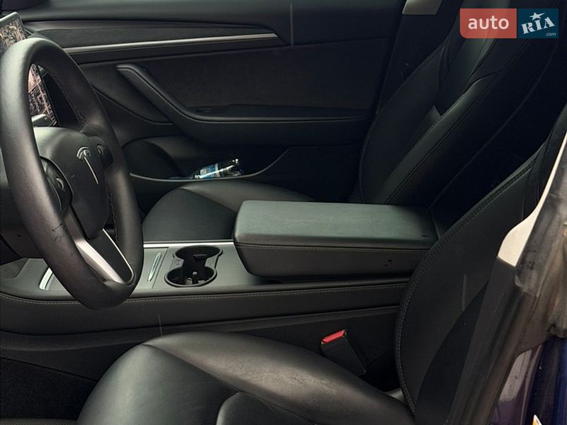 Седан Tesla Model 3 2022 в Чернигове