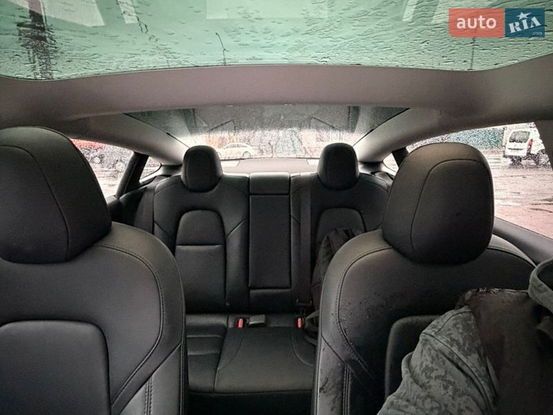 Седан Tesla Model 3 2022 в Чернигове