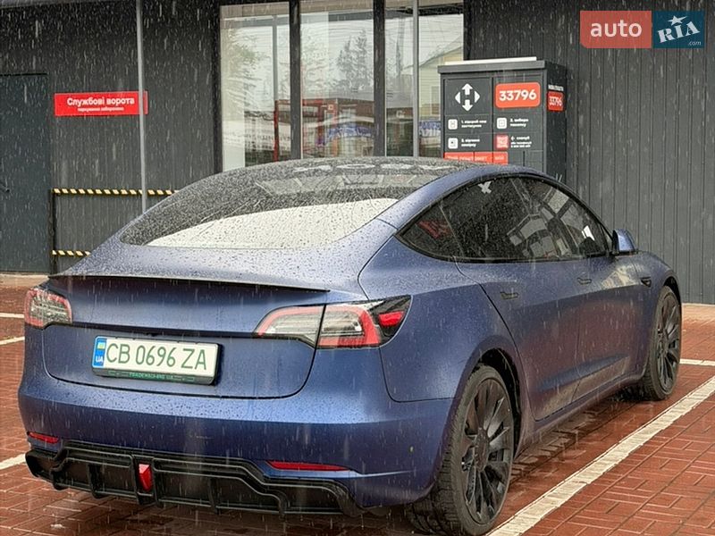 Седан Tesla Model 3 2022 в Чернигове