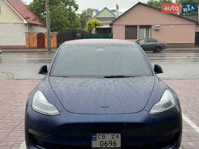 Седан Tesla Model 3 2022 в Чернигове