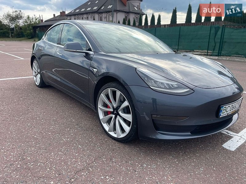 Седан Tesla Model 3 2019 в Львове