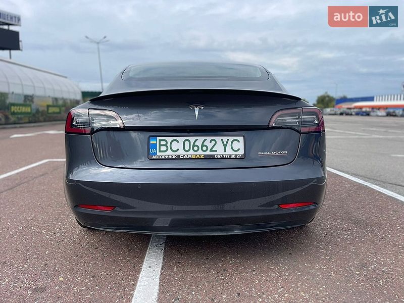 Седан Tesla Model 3 2019 в Львове