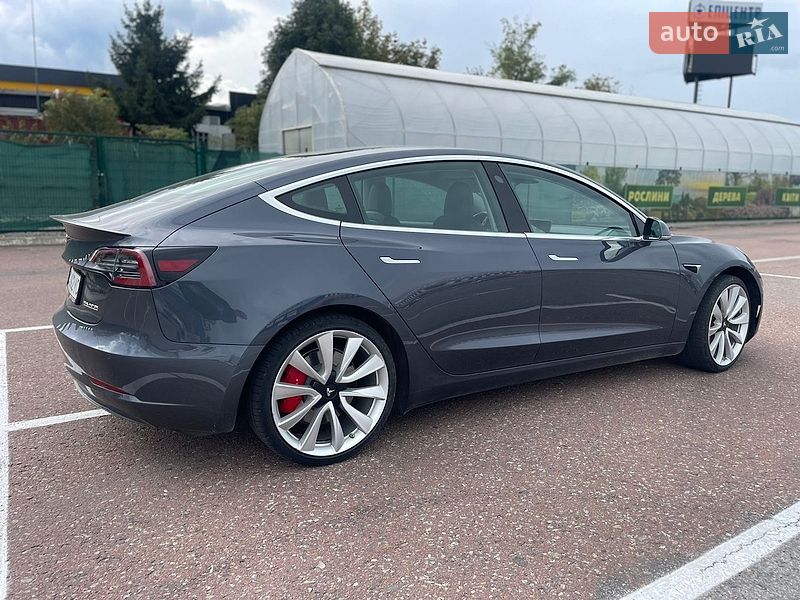 Седан Tesla Model 3 2019 в Львове