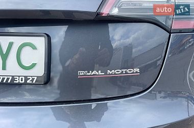 Седан Tesla Model 3 2019 в Львове