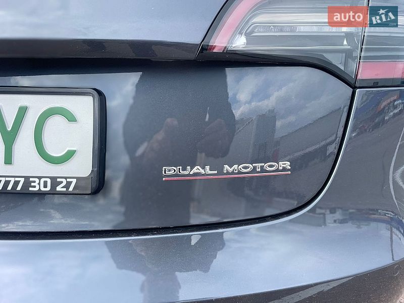 Седан Tesla Model 3 2019 в Львове