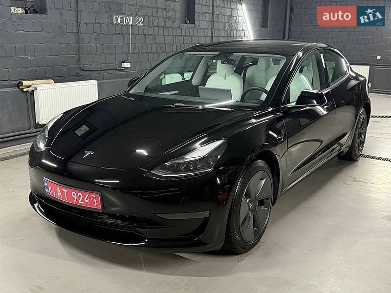 Седан Tesla Model 3 2023 в Києві