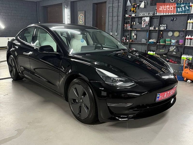 Седан Tesla Model 3 2023 в Києві