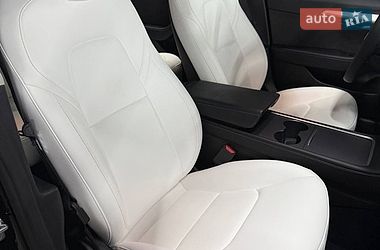 Седан Tesla Model 3 2023 в Києві