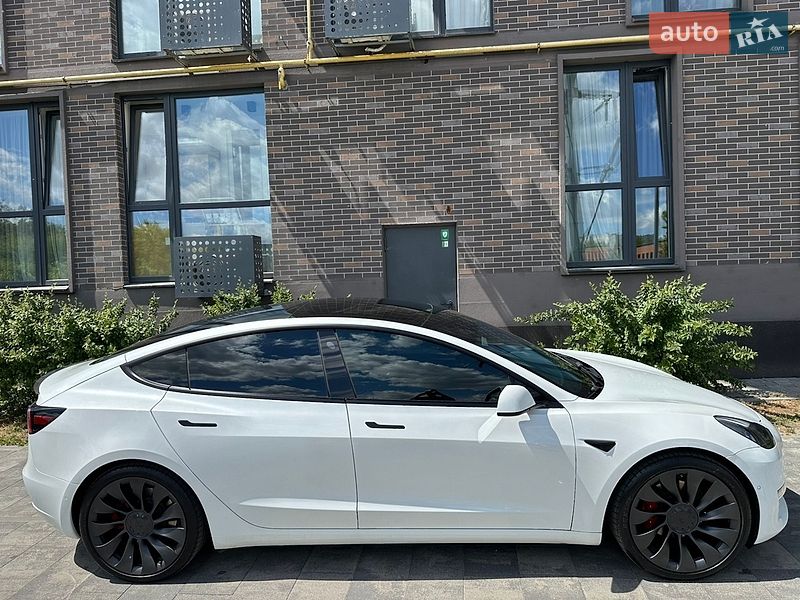 Седан Tesla Model 3 2021 в Львове