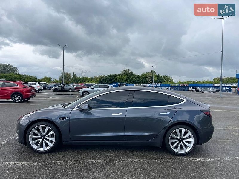 Седан Tesla Model 3 2019 в Киеве