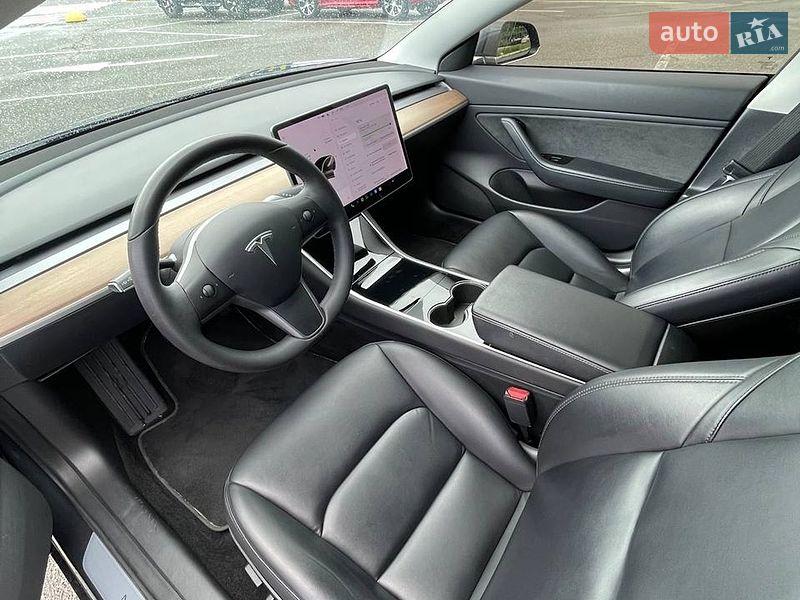 Седан Tesla Model 3 2019 в Киеве
