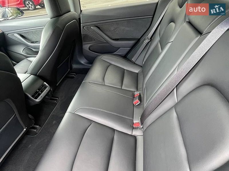 Седан Tesla Model 3 2019 в Киеве