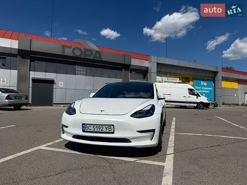 Tesla Model 3 2021
