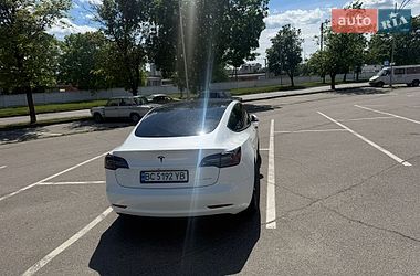 Седан Tesla Model 3 2021 в Львові