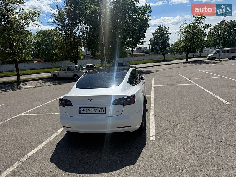 Седан Tesla Model 3 2021 в Львові