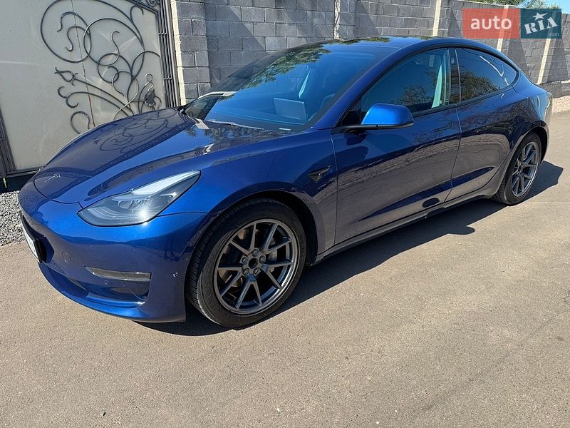 Седан Tesla Model 3 2021 в Одесі