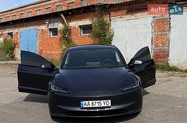 Седан Tesla Model 3 2025 в Харкові
