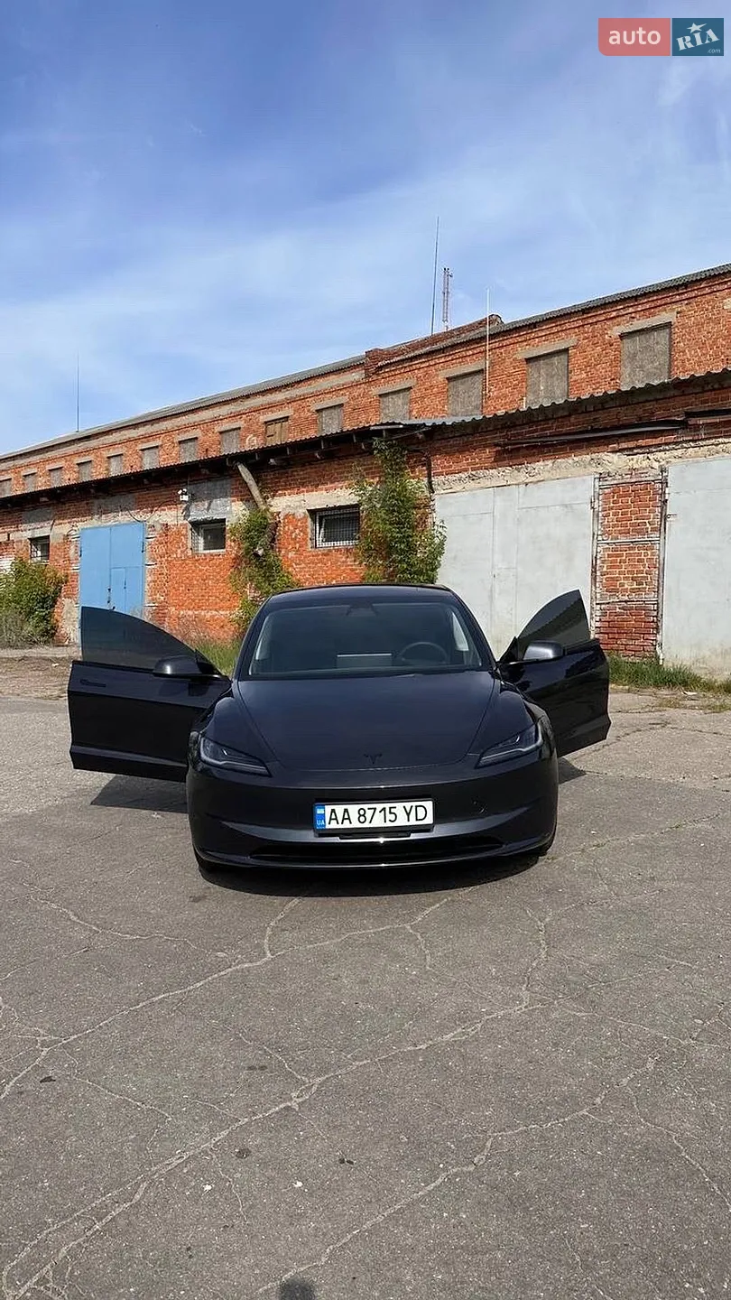 2025 Tesla Model 3 - фото 1