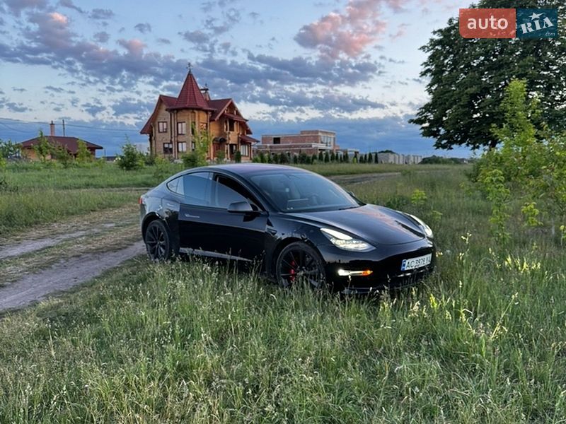 Седан Tesla Model 3 2018 в Луцьку