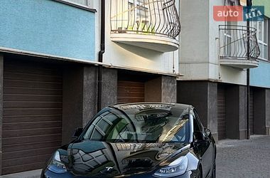 Седан Tesla Model 3 2021 в Івано-Франківську