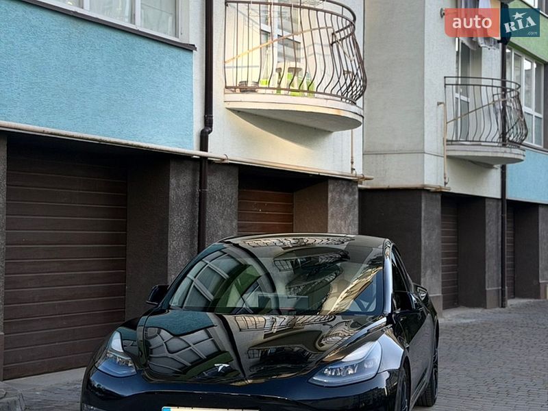 Седан Tesla Model 3 2021 в Івано-Франківську