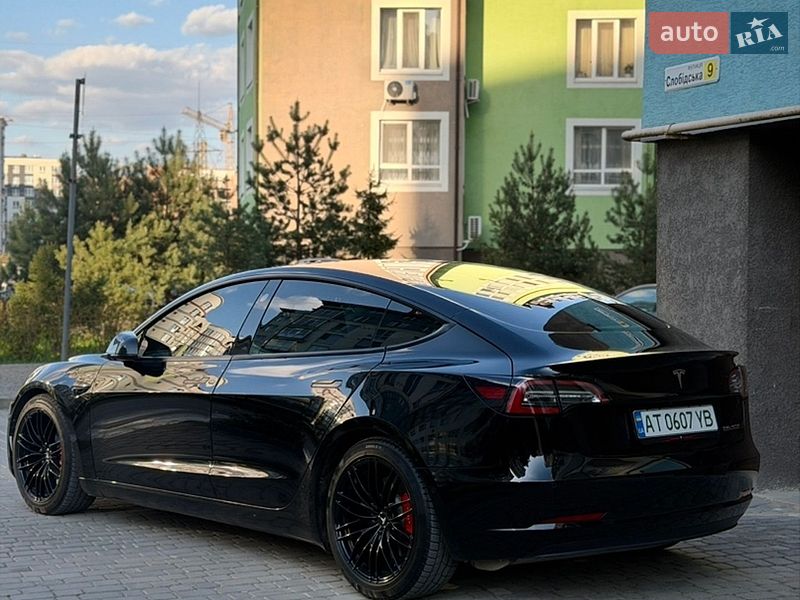 Седан Tesla Model 3 2021 в Івано-Франківську