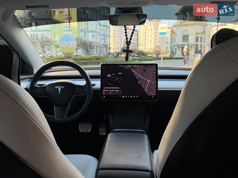 Седан Tesla Model 3 2021 в Івано-Франківську